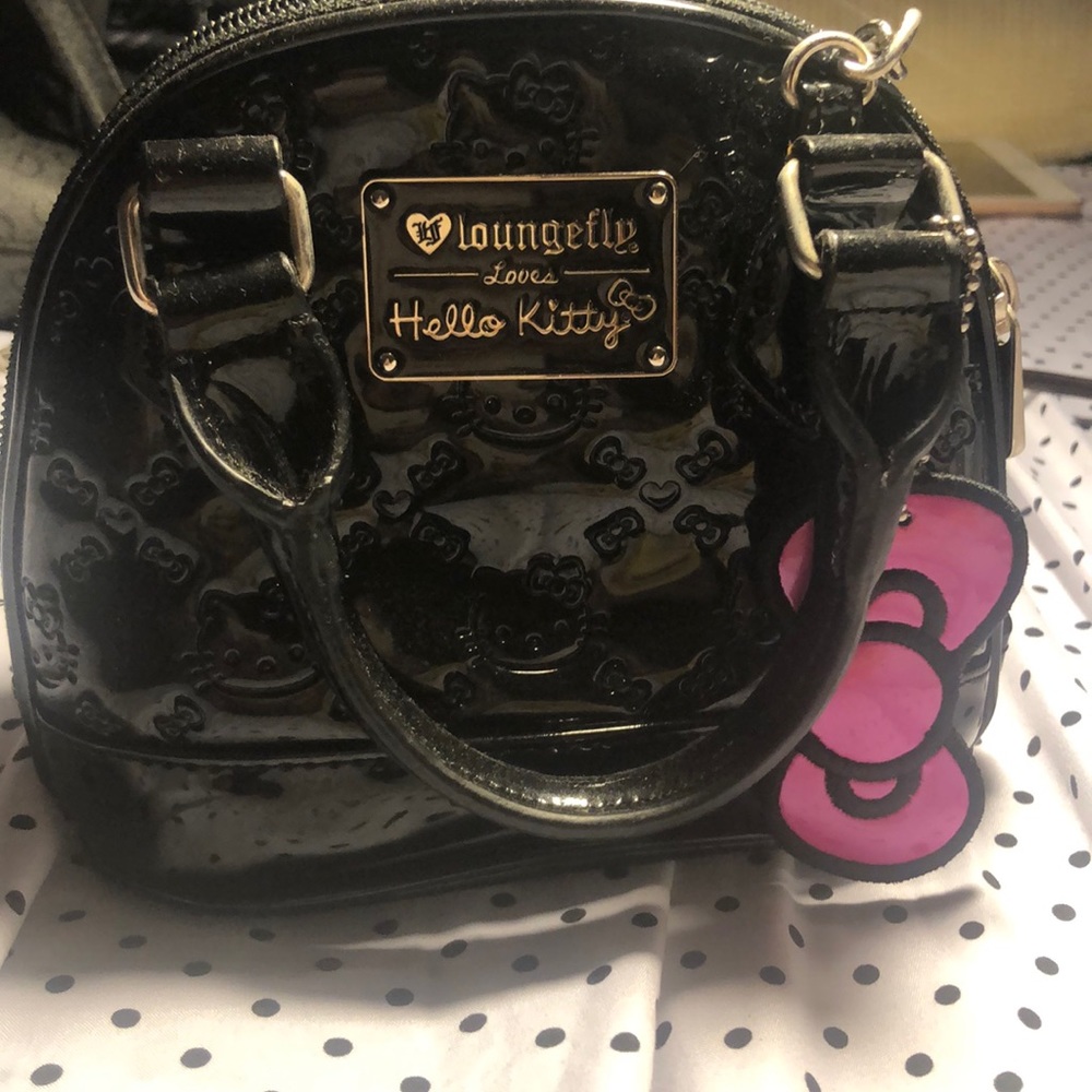 Nice purse for a kid !!! It’s hello kitty too!!
